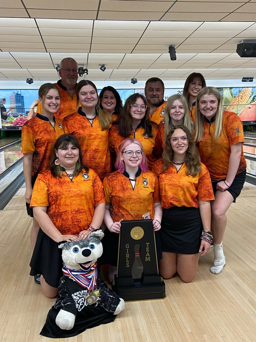 HarlemHuskiesAD's tweet photo. Late night #hardwarealert  National Champions 🧡🖤🐾 https://t.co/4sHNwFLnjg