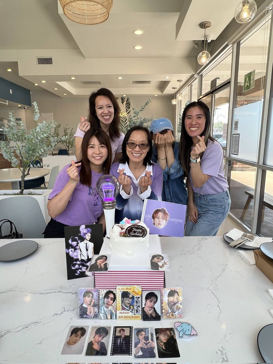 B2UTYGlKWANG's tweet photo. 🇺🇸 LA LIGHTS GATHERING FOR SON NAM SHIN'S BIRTHDAY 💜 @AttKpop @meeshlight @hallahae @anelalaina 

#HAPPYDONGWOONDAY
#HIGHLIGHT #b2st #beast #kpop #gikwang #kikwang #dujun #doojoon  #dongwoon #yoseob #yoseop #dongwoon #손동운 #孫東雲 #비스트 #뷰티 #하이라이트 #라이트 @900_330 https://t.co/EZ6tXUwpdB