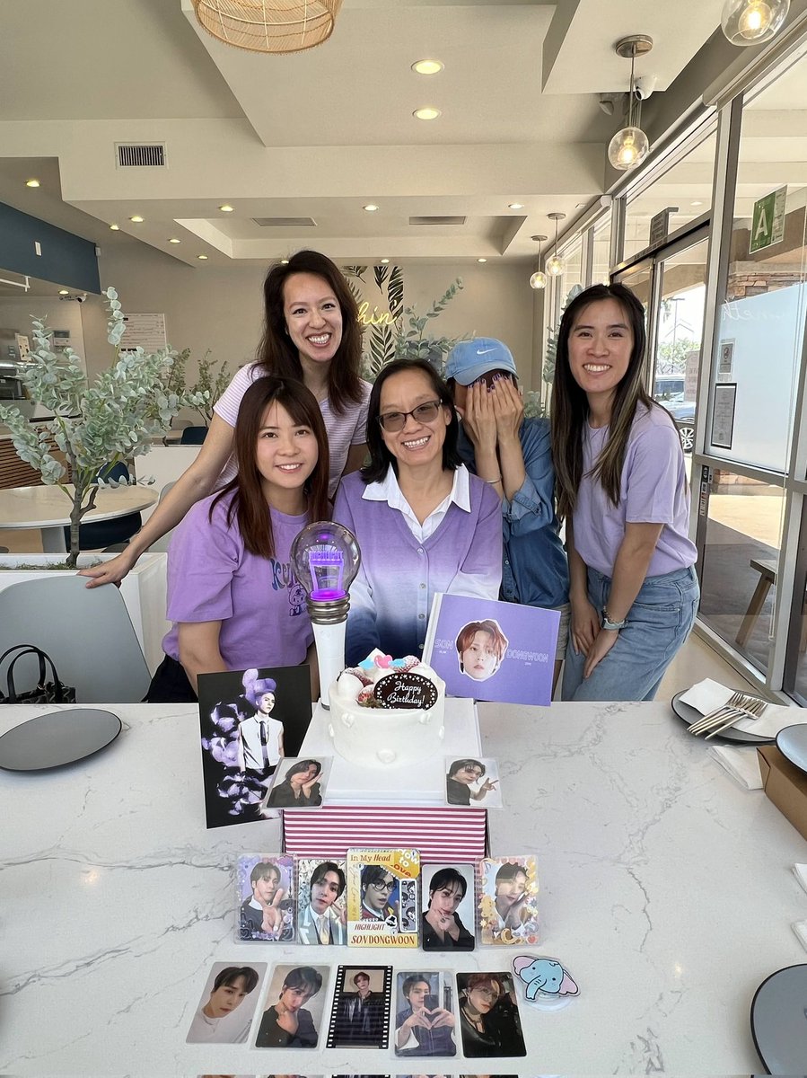 B2UTYGlKWANG's tweet photo. 🇺🇸 LA LIGHTS GATHERING FOR SON NAM SHIN'S BIRTHDAY 💜 @AttKpop @meeshlight @hallahae @anelalaina 

#HAPPYDONGWOONDAY
#HIGHLIGHT #b2st #beast #kpop #gikwang #kikwang #dujun #doojoon  #dongwoon #yoseob #yoseop #dongwoon #손동운 #孫東雲 #비스트 #뷰티 #하이라이트 #라이트 @900_330 https://t.co/EZ6tXUwpdB