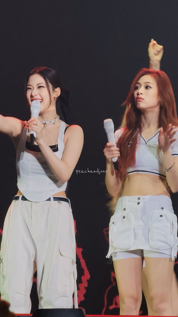 peachandjune's tweet photo. their expression😆 2 precious babies🥹 @YGBABYMONSTER_ #RUKA #AHYEON #BABYMONSTER #SEEYOUTHEREinJAKARTA #BAEMON #루카 #아현 #베이비몬스터 https://t.co/E0LxgV3j5Y