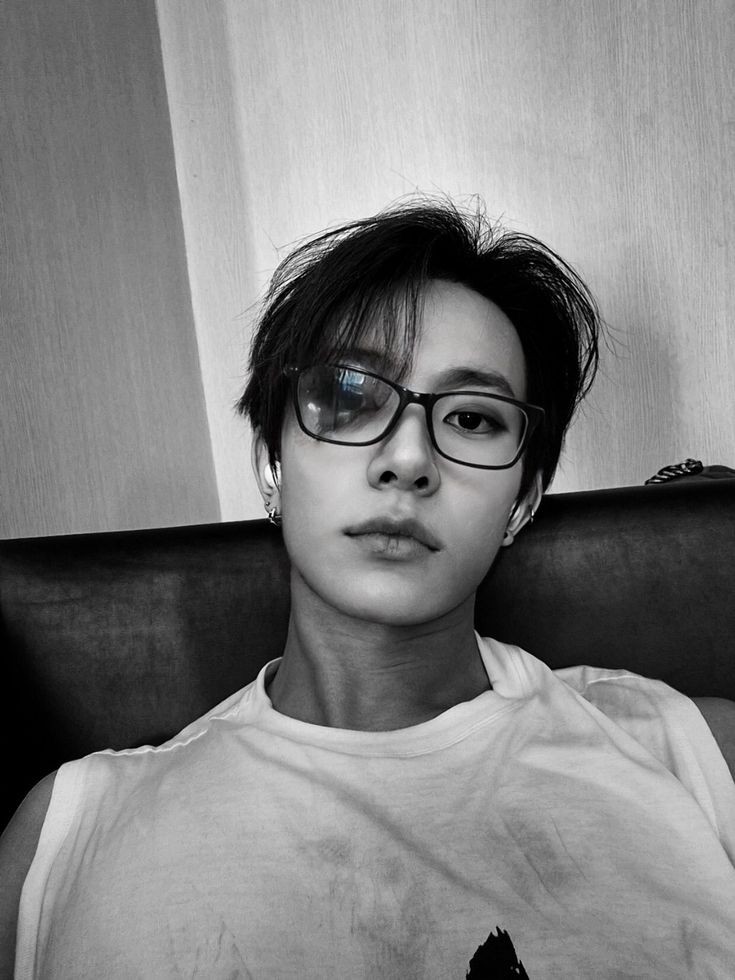 scyllappang's tweet photo. eyes on the prize, glasses on my face 

#ENSD #ENGENESelcaDay #HEESEUNG #ENHYPEN_HEESEUNG #ENHYPEN @ENHYPEN_members https://t.co/xUetZsLcrv