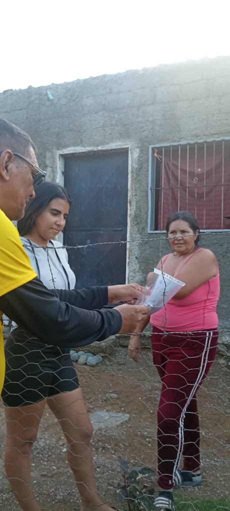 Adguarico's tweet image. #7Junio Casa por Casa en el sector palmarito correspondiente al centro votación electoral Lermith Hernández y Luisa Caseres de Arismendi, municipio Monagas en  unidad con los demas factores políticos, en la ruta del triunfo junto a @EdmundoGU  #Unidad #EdmundoParaTodoElMundo