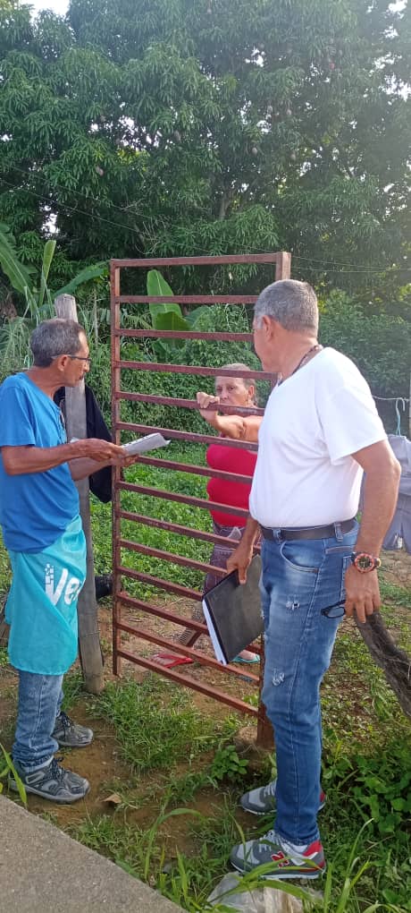 Adguarico's tweet image. #7Junio Casa por Casa en el sector palmarito correspondiente al centro votación electoral Lermith Hernández y Luisa Caseres de Arismendi, municipio Monagas en  unidad con los demas factores políticos, en la ruta del triunfo junto a @EdmundoGU  #Unidad #EdmundoParaTodoElMundo