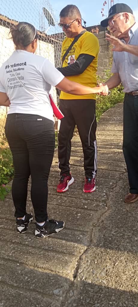 Adguarico's tweet image. #7Junio Casa por Casa en el sector palmarito correspondiente al centro votación electoral Lermith Hernández y Luisa Caseres de Arismendi, municipio Monagas en  unidad con los demas factores políticos, en la ruta del triunfo junto a @EdmundoGU  #Unidad #EdmundoParaTodoElMundo