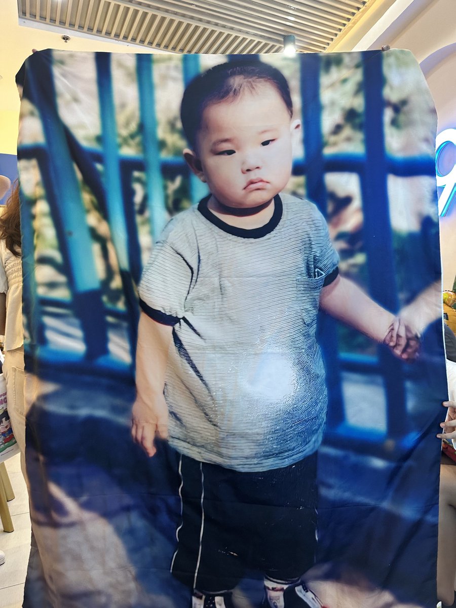 🎮 Game #2: FINDING KWON SOONYOUNG 🎮

Hoshi will be going around SM Megamall Fashion Hall!

How to Play:

1. Find Hoshi's banner. Hoshi will be just around the Fashion Hall so keep your eyes peeled for his cuteness! 🐯
2. Take a selfie with the banner.
3. Reply to this post with