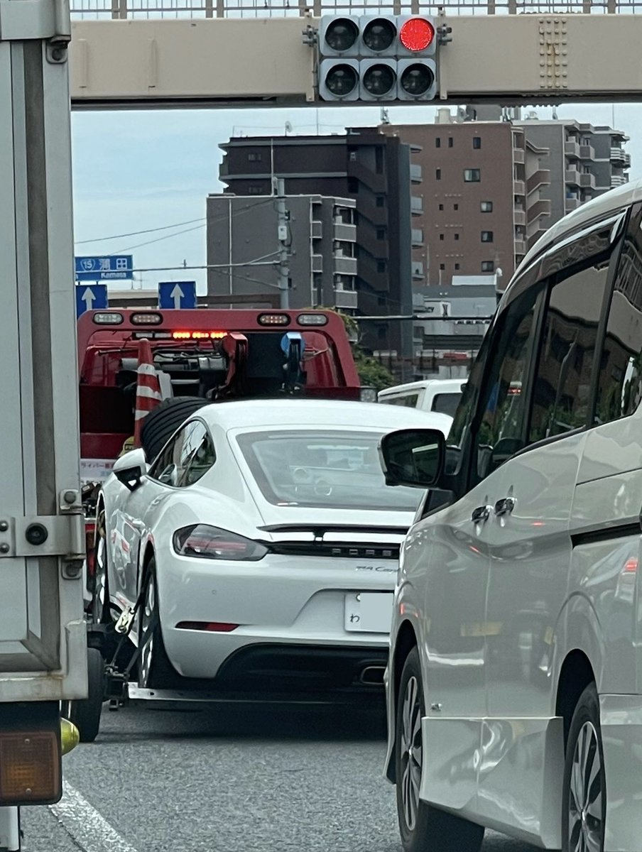 ドナられていく718を見つけて同乗者に撮ってもらってパシャリ。
よく見たらレンタカー、、、？
いくらで借りられるんだろ