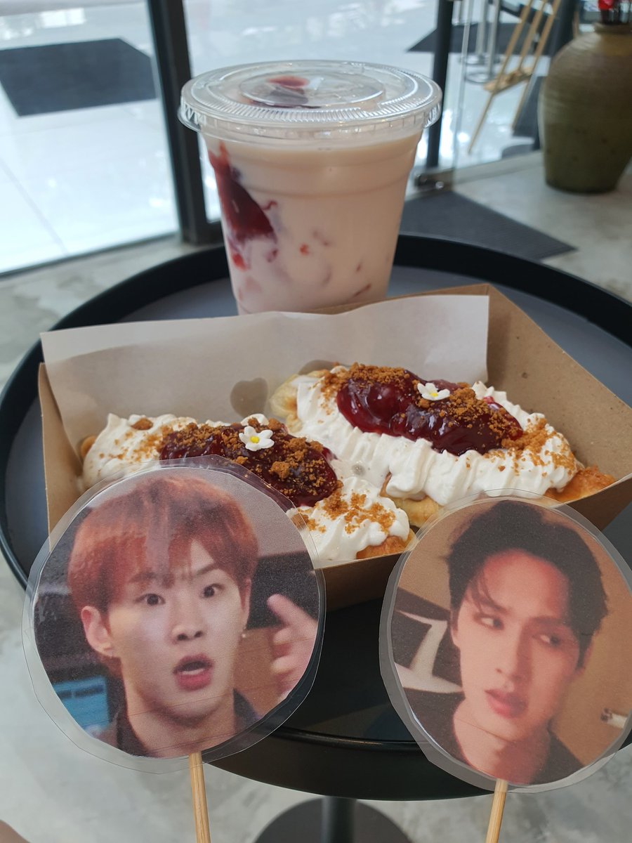 Mei12117's tweet photo. Went to @WonderGlace for another CSE โค The croffles are amazing, totally recommend that! Thank you for organising this event for our June babies ๐
#SpellOnMe #SpellOnMeJun #SpellOnMeHoshi #seventeen #์ธ๋ธํด https://t.co/sAzKUpLarM