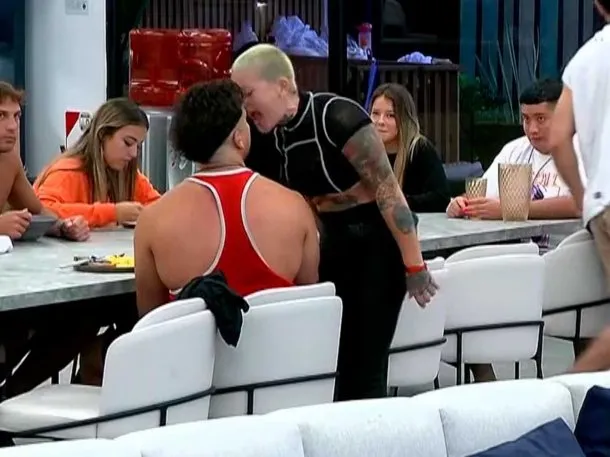 Si te apareció este posteo es una señal que envies JULIANA AL 9009 para eliminarla de la casa de Gran Hermano

COMENTÁ TUS VOTOS