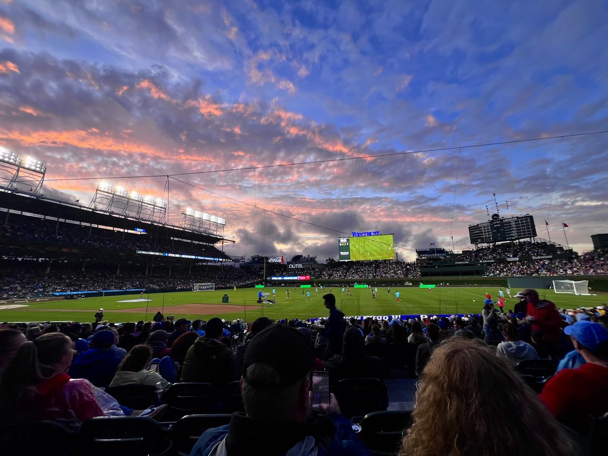 filljox's tweet photo. @chicagoredstars @Cubs https://t.co/OAl2H8UyWl