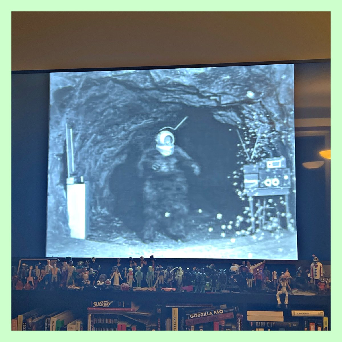 Tombs237's tweet image. RO-MAN waiting for his invite to Roy and Alice&apos;s wedding.

[that invite never came...] 

#MonochromeCreeps 
#RobotMonster