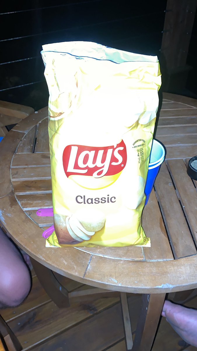 picklesDaMan's tweet photo. Asked if my pal had any snacks and he whipped these out #botbehavior https://t.co/IaA7Lvrxxr