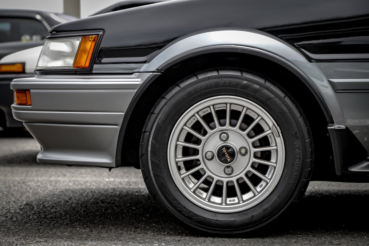 MZ12ソアラ純正15㌅イントラ (4穴)とZ20ソアラ前期純正15㌅イントラ