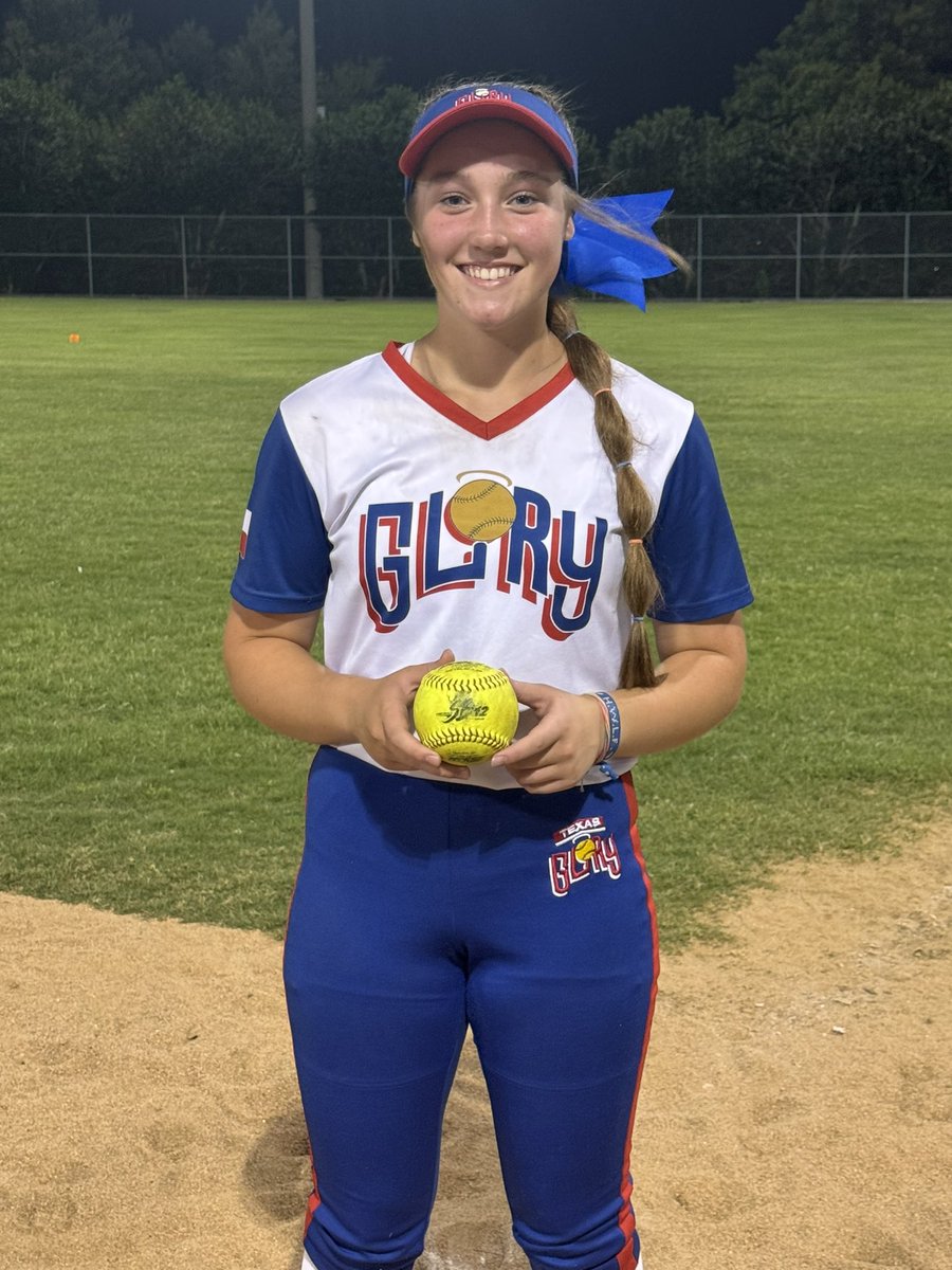16uTexasGloryKS's tweet photo. Bridget Mohr (‘26) takes the ball deep for a solo homerun! Way to go Bridget!!! https://t.co/l3uHTFtZuN