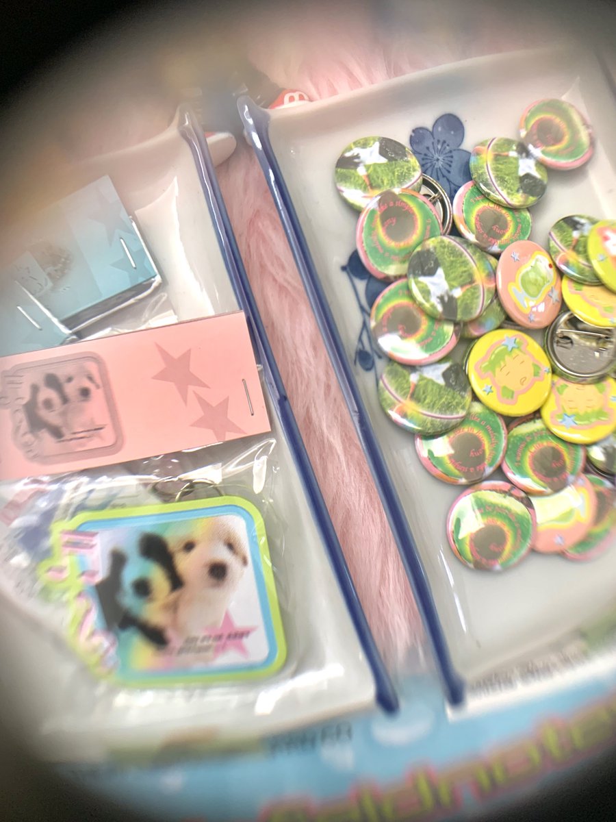 theirfieldnotes's tweet photo. ヾ(´〇｀)ﾉ♪♪♪ last day @ komiket pride week 1 ! https://t.co/5m21ovHBQR