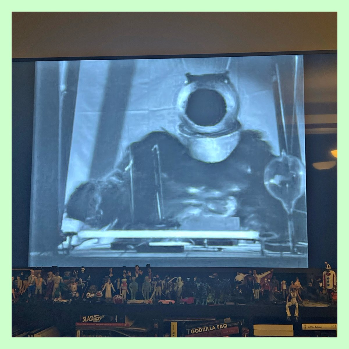 Tombs237's tweet image. THE GREAT GUIDANCE [counselor]

#MonochromeCreeps 
#RobotMonster