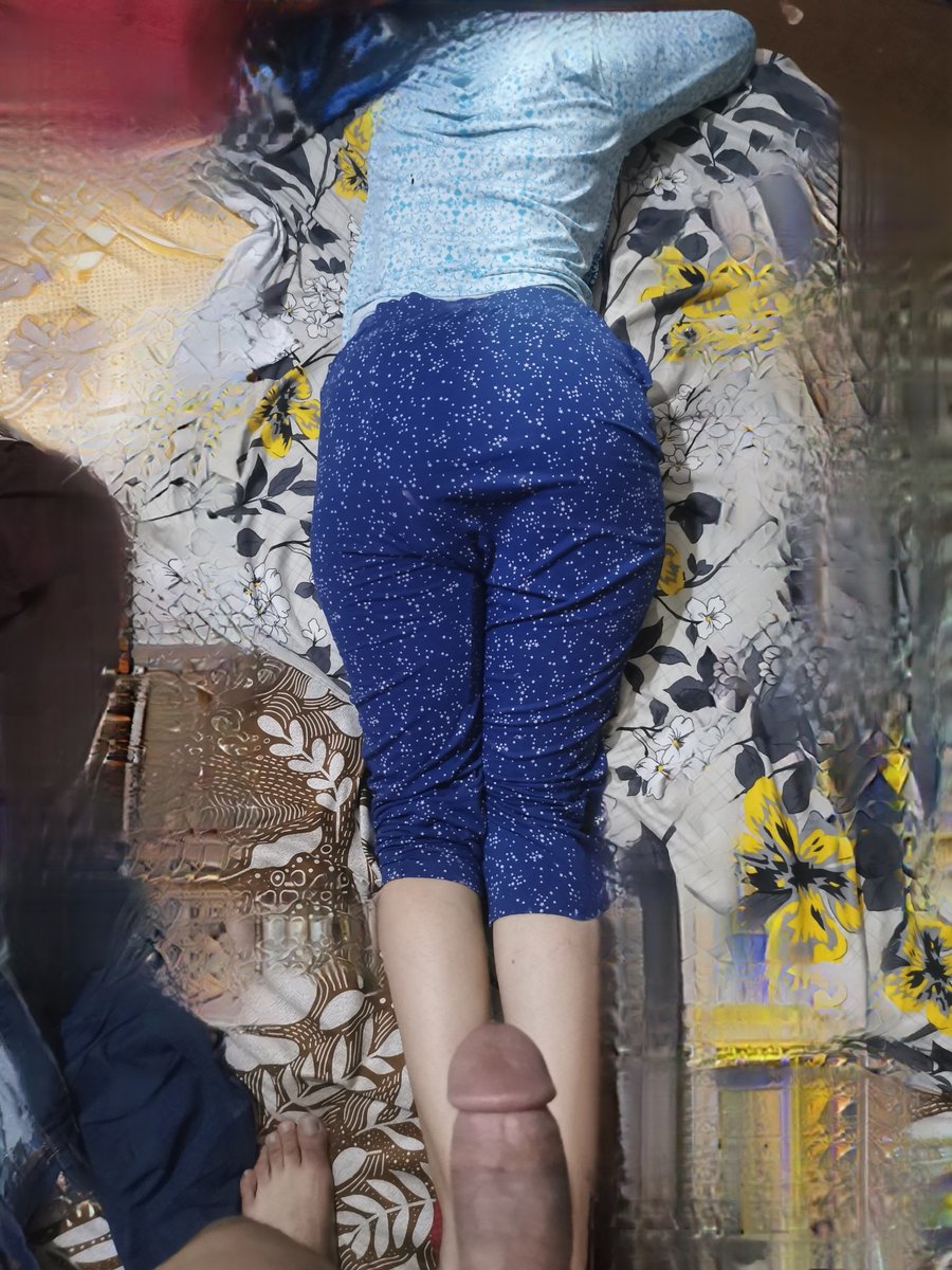 flying_ick's tweet photo. Come sit on my tounge and tell me how was your day! 😋 https://t.co/gKqfFVIeVg