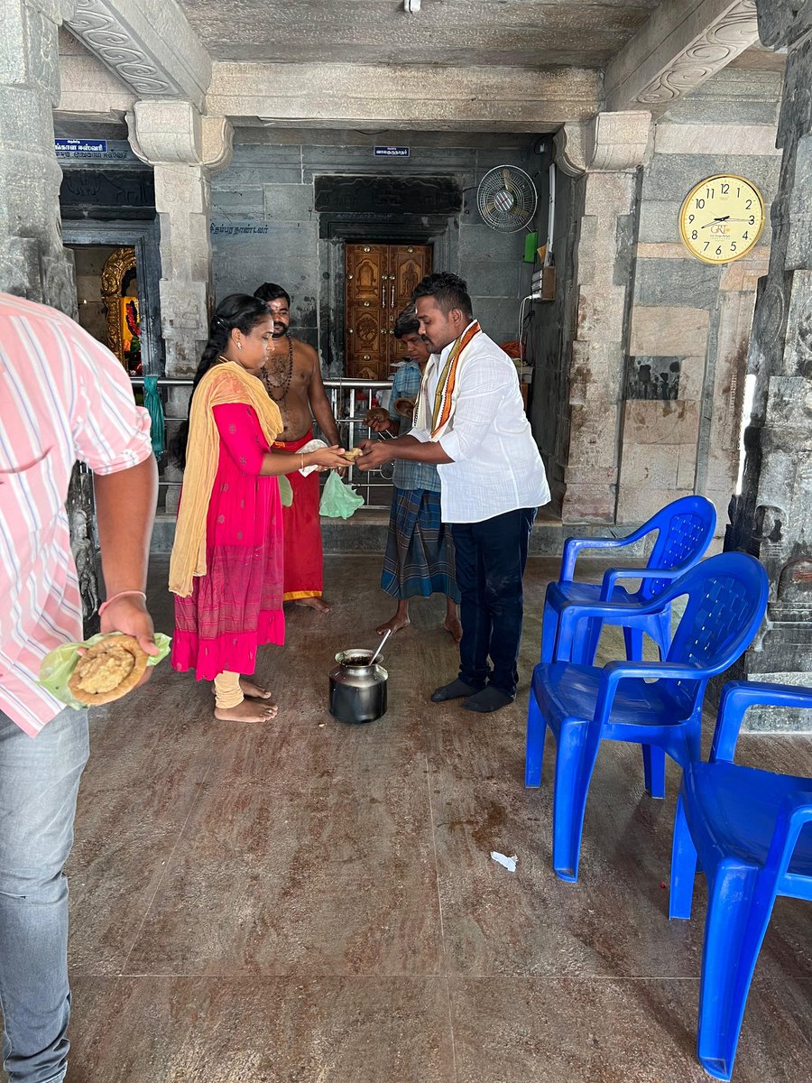 VINOTHSBJP's tweet photo. இன்று நரேந்திர மோடி ஜி பதவியேற்பை முன்னிட்டு வாலாந்தூர் அங்காள பரமேஸ்வரி கோவிலில் மதுரை மேற்கு மாவட்ட START UP தொழில் முனைவோர் பிரிவு மாவட்ட தலைவர் R.பிரகாஷ் @PrakashR_BJP
அவர்களின் தலைமையில் சிறப்பு பூஜை மற்றும் பிரசாதம் வழங்கப்பட்டது. https://t.co/dpoPnkWjrt