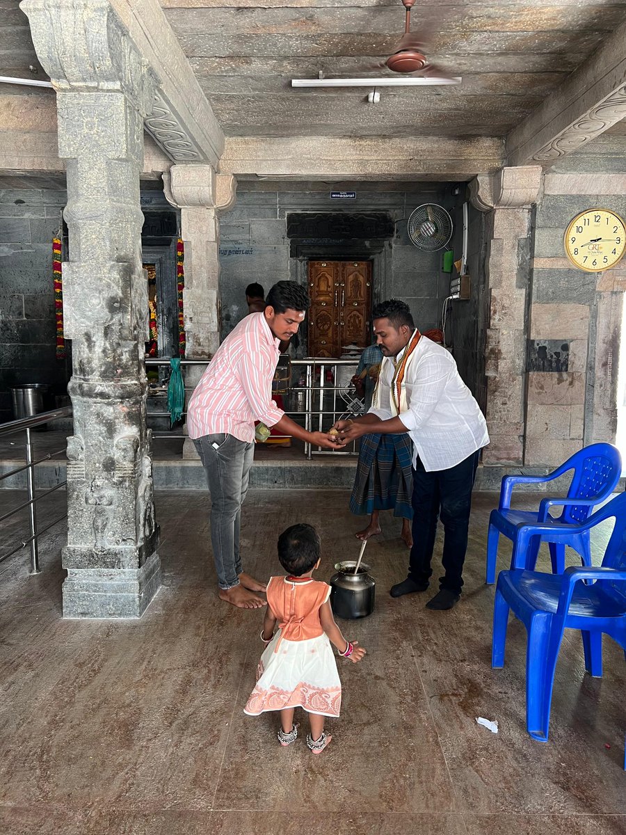 VINOTHSBJP's tweet photo. இன்று நரேந்திர மோடி ஜி பதவியேற்பை முன்னிட்டு வாலாந்தூர் அங்காள பரமேஸ்வரி கோவிலில் மதுரை மேற்கு மாவட்ட START UP தொழில் முனைவோர் பிரிவு மாவட்ட தலைவர் R.பிரகாஷ் @PrakashR_BJP
அவர்களின் தலைமையில் சிறப்பு பூஜை மற்றும் பிரசாதம் வழங்கப்பட்டது. https://t.co/dpoPnkWjrt