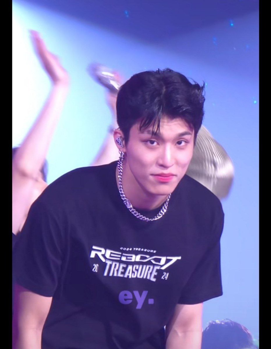 Teume! Pantas aja member pada baper kalo ditatap jeongwoo 😌