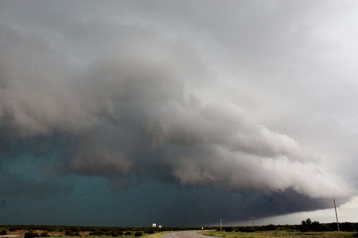 SophieMiller_04's tweet photo. I love me a good western Texas supercell. Look at the blue hail core!
📷: 06/02/2024 near Benjamin, TX #wxtwitter #txwx #hail #hailcore https://t.co/eiRoQztZQE