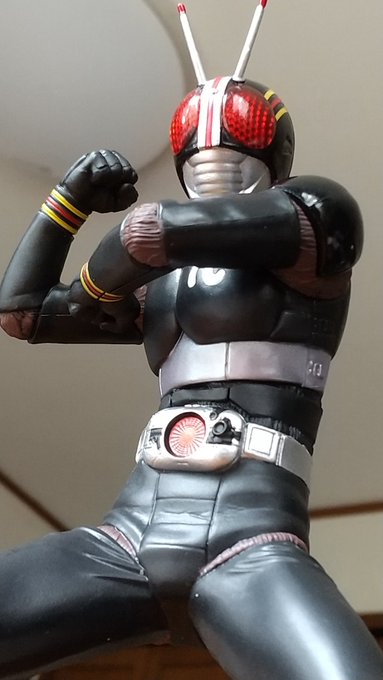 バンプレストのプライズ英雄勇像ブラックさん

すごく出来が良い。
あの独特のギチギチSEが聞こえてきそうです✊ 