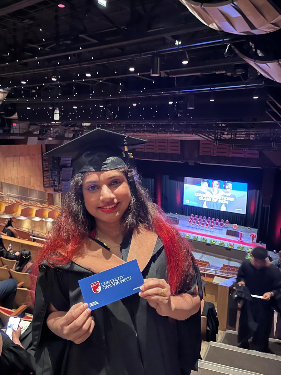 My sister's MBA Graduation. 🎓❤️
At university Canada West 🍁