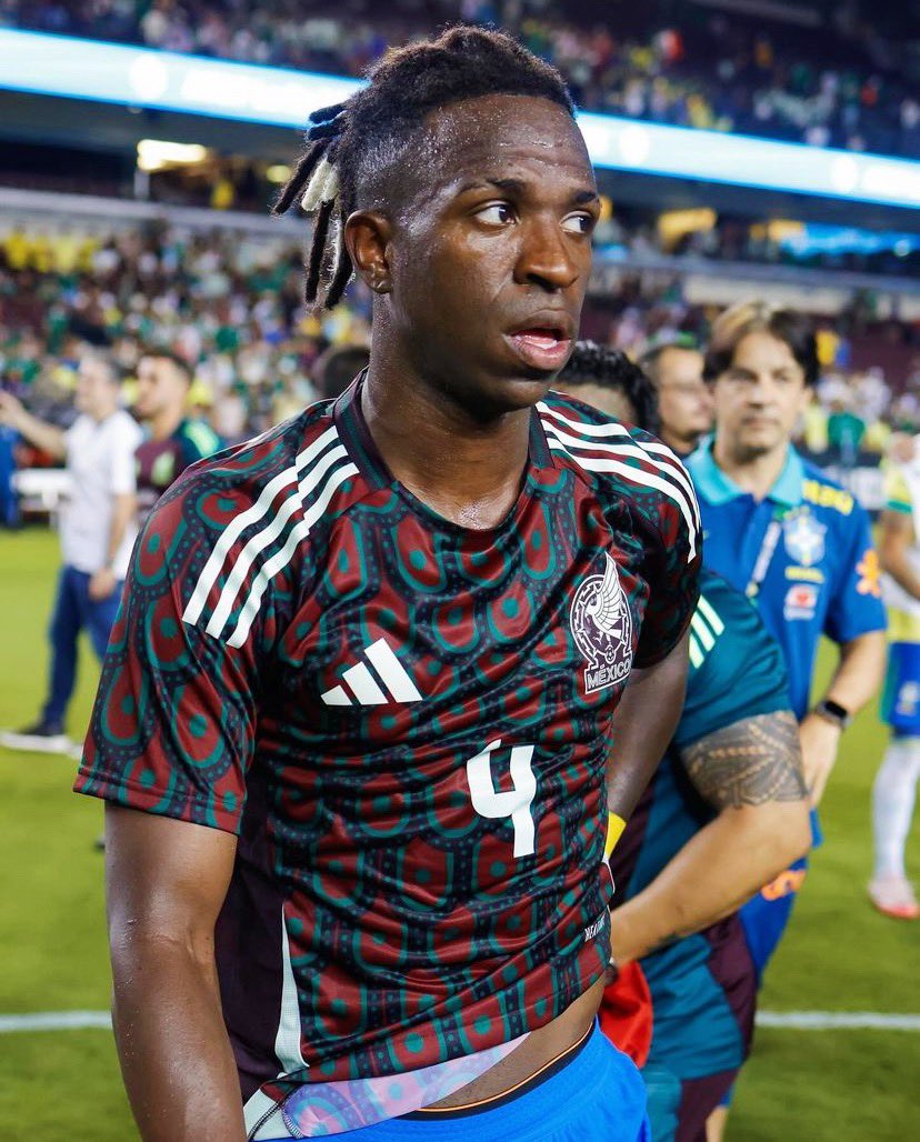 Vinicius Jr. wearing Mexico’s jersey. 📸

🇲🇽🇧🇷🔥