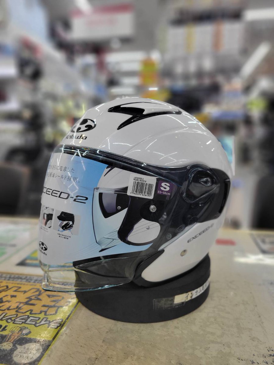 ricoland_sa's tweet image. #KABUTO の新作 #スポーツジェット ヘルメット【#EXCEED2】が入荷しました🎉
風の巻き込みを軽減する新設計エアロシールドが特徴的ですね☺️
エッジが効いててカッコイイです😊
単色モデル全色展示しておりますのでぜひ見てみてください😘
メーカーサイトはコチラ↓
ogkkabuto.co.jp/motorcycle/pro…