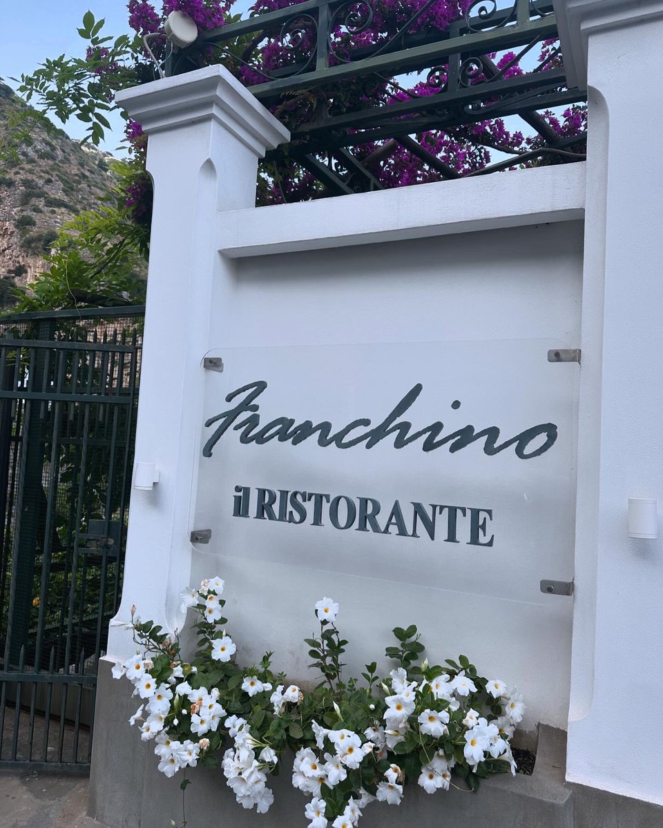 Jaynelovesshoes's tweet image. Dinner with a perfect view 
#Praiano #AmalfiCoast 🇮🇹