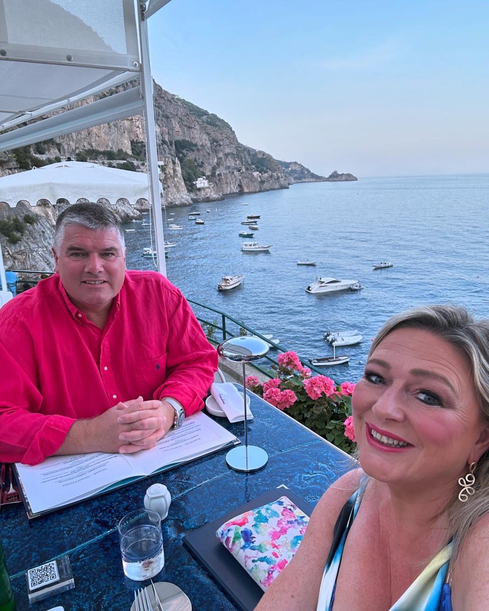 Jaynelovesshoes's tweet image. Dinner with a perfect view 
#Praiano #AmalfiCoast 🇮🇹