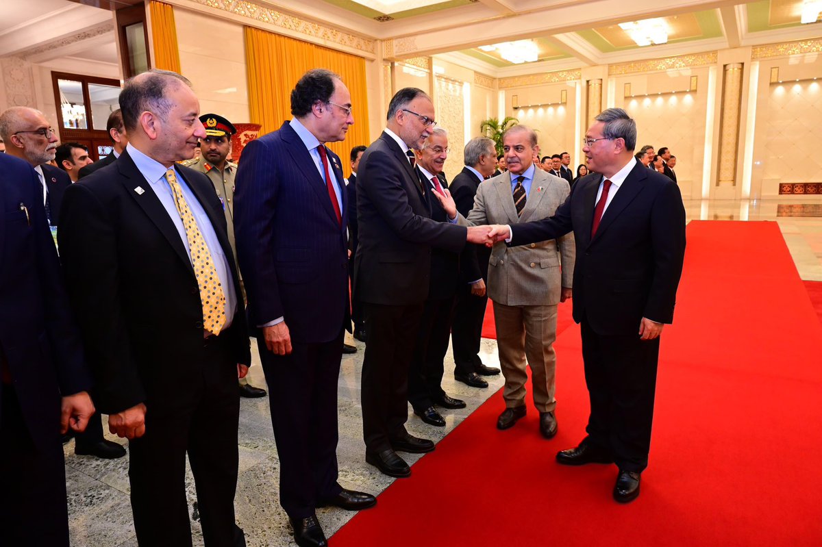 CPECOfficials's tweet photo. Planning Minister Prof. Ahsan Iqbal @betterpakistan met with the Prime Minister of China His Excellency Li Qiang today. The Planning Minister is accompanying PM Shahbaz Sharif  during his visit to China. 
#CPEC
#CPECMakingProgress 
#PMShehbazVisitsChina https://t.co/vnmgAjyJdL