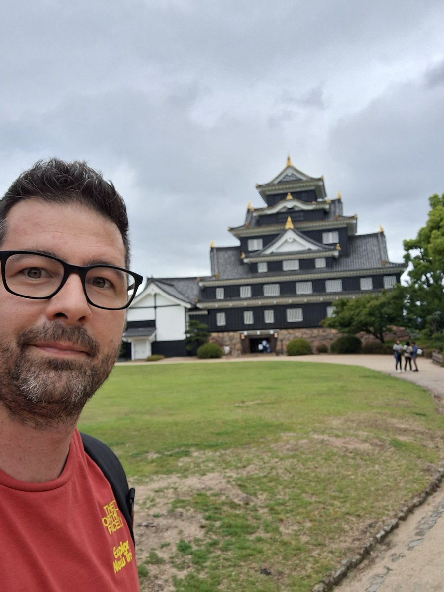 kaiser_simo's tweet photo. Big (man) in japan https://t.co/hGeQhHD7h0