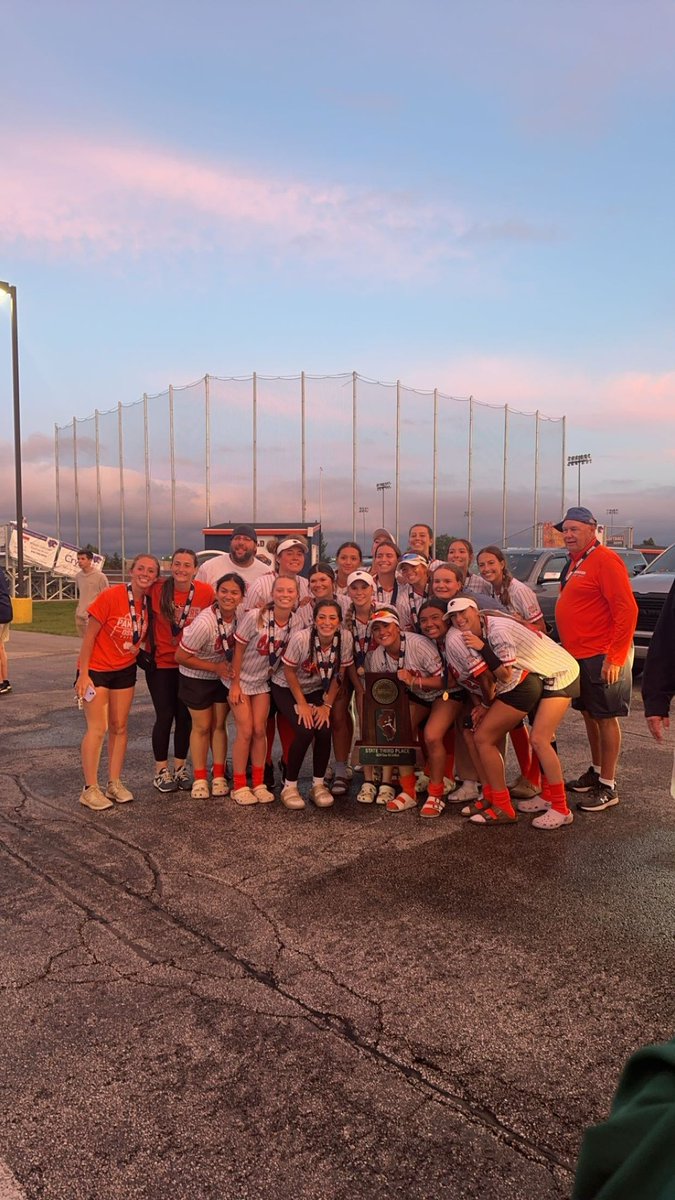 3RD PLACE IN STATE‼️‼️ Thank you Oswego Panther Softball for an unforgettable 4 years! <a href="/OHSPantherSB/">Oswego Softball</a> <a href="/SilverHawkSball/">Silver Hawks</a>