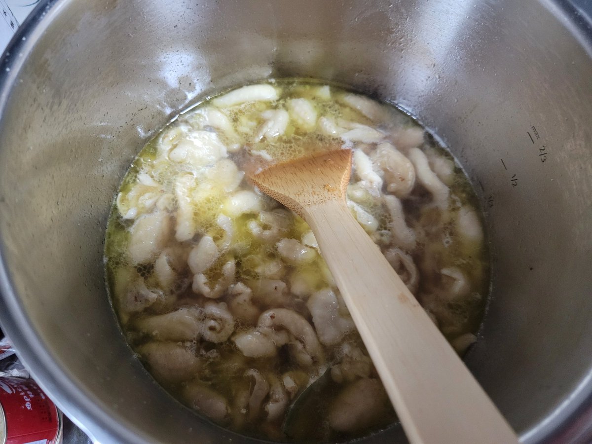 ian_hiro's tweet photo. 鶏皮とらっきょうのカレーと
⬆の炒め物。
今日はお酒で匂い消しやってみました。
カレーは夜御飯、炒め物はさっき食べました。
完全に酒の肴ですね(笑) https://t.co/aWEWdnwKUG