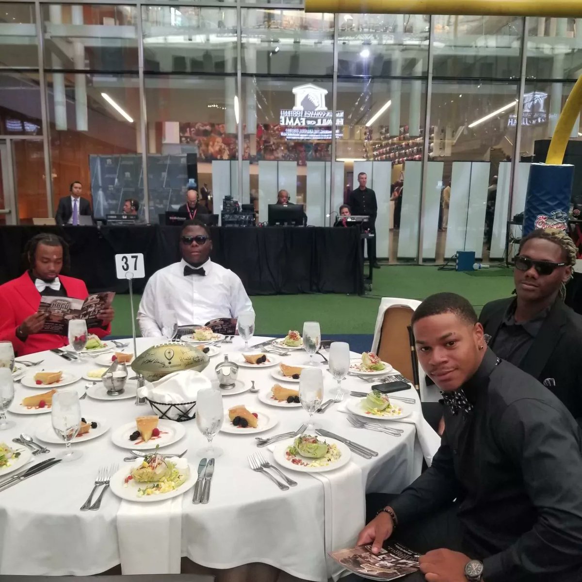 therealcoachno3's tweet photo. Want He do it.
The Drew Titans out in them Atl streets on a Saturday Night. The Black College Hall  of Fame. Show love to the ones that paved the way. 
God Did it again.
WHO U WITT!!! https://t.co/IQsih6DtOS