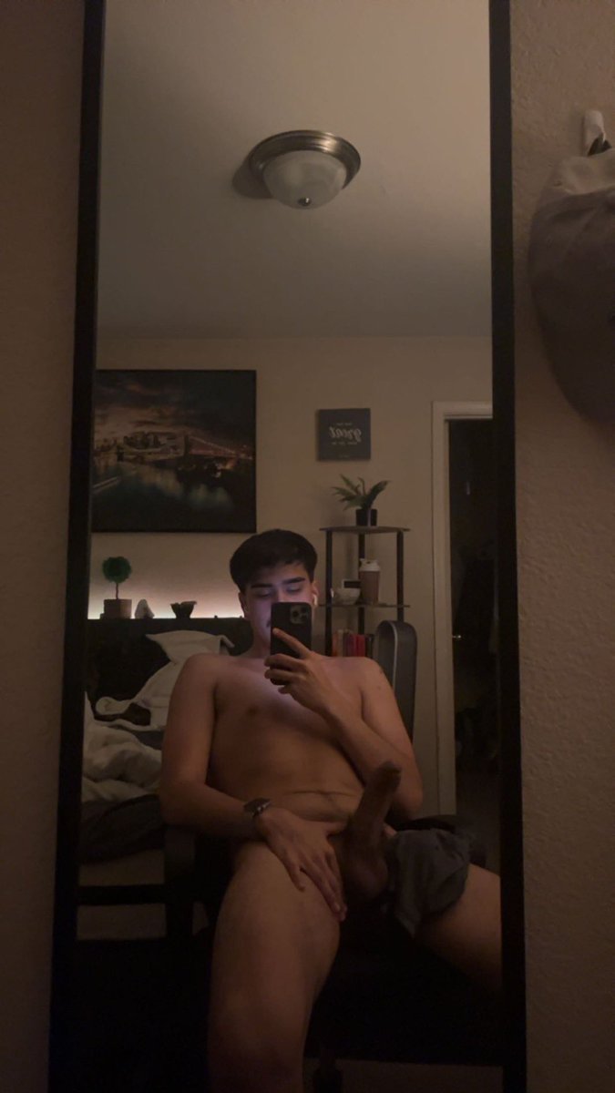 alexxxrjjx's tweet photo. Ride my co*k 🤫? https://t.co/mC0KjvUtBG