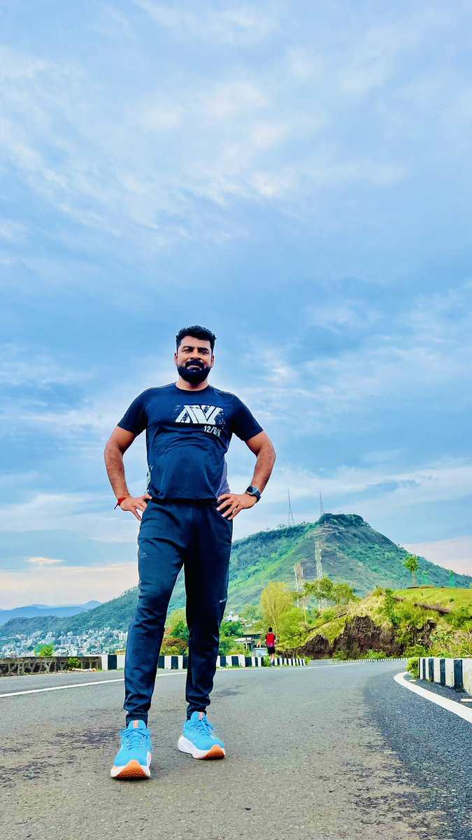 ShedgeSantosh's tweet photo. दुसरी Sunday सातारा हाफ हिल मॅराथॉन 7km Practice Run 

#SHHM #marathon #marathontraining
#satara #santoshshedge https://t.co/8G1PFG4s1F
