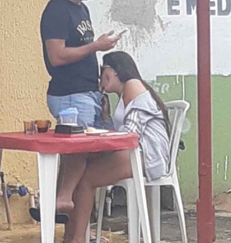 regulovalentin's tweet photo. Yo en la primera cita // También yo en la primera cita https://t.co/frTr9M5lKh