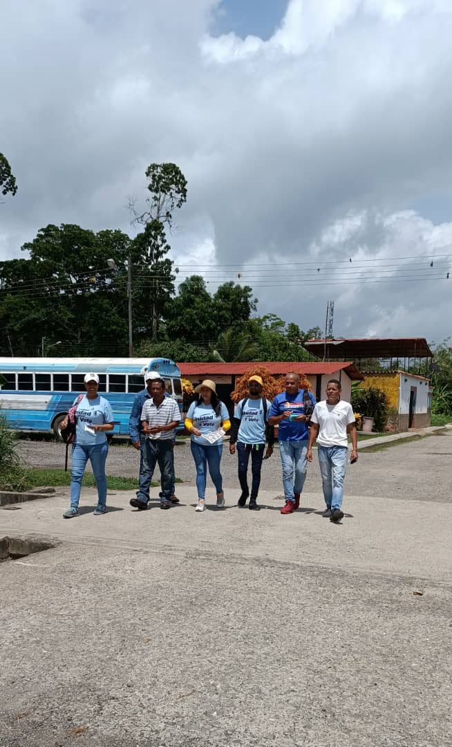 PernettYes59115's tweet photo. #8Junio
Hoy Adelante en Resistencia desplegada en Unidad Casa*Casa en las comunidades de Las Delicias y Las Marias con receptividad muy positiva🇻🇪👋
 #VamosAGanarConEdmundo
#ADMunicipioPaéz
#MirandADinamica
#MirandaUnidADyvoto
@ademocratica
@admirandaces
@admirandaorg https://t.co/6lvZQIDceR