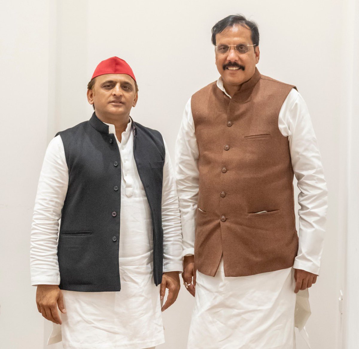 #घोसी_लोकसभा की जनता ने अपना  आशीर्वाद देकर  से श्री
<a href="/RajeevRai/">Rajeev Rai</a> को  सदन में भेजने का काम किया है | घोसी की जनता की तरफ से उन्हे हार्दिक  बधाई एवं  शुभकामनाए । 
आशा और विश्वास है की जनता की उम्मीदों पर खरे उतरेगे। 
<a href="/yadavakhilesh/">Akhilesh Yadav</a>
<a href="/dimpleyadav/">Dimple Yadav</a>
<a href="/advpoonam1/">POONAM YADAV ADVOCATE</a>