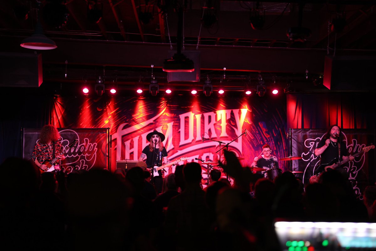 Thanks to <a href="/ThemDirtyRoses/">Them Dirty Roses</a> and <a href="/offbroadwaystl/">Off Broadway</a> for having us out, we love yall! #stlouis yall were crazy good to us! Let’s do it again real soon ❤️✌️🎶