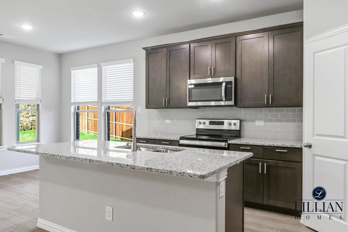 LillianCustoms's tweet photo. Discover your dream home in charming Reatta Ridge of Justin, TX! This move-in ready gem offers a spacious four-bedroom layout for $469,990.

- 519 Hillcrest Cr, Justin, TX 76247
- 4 Bed | 2.5 Bath | 3 Car Garage | Smart Home System | Game Room | 2,659 Sq. Ft. https://t.co/JxdNiRzJq9