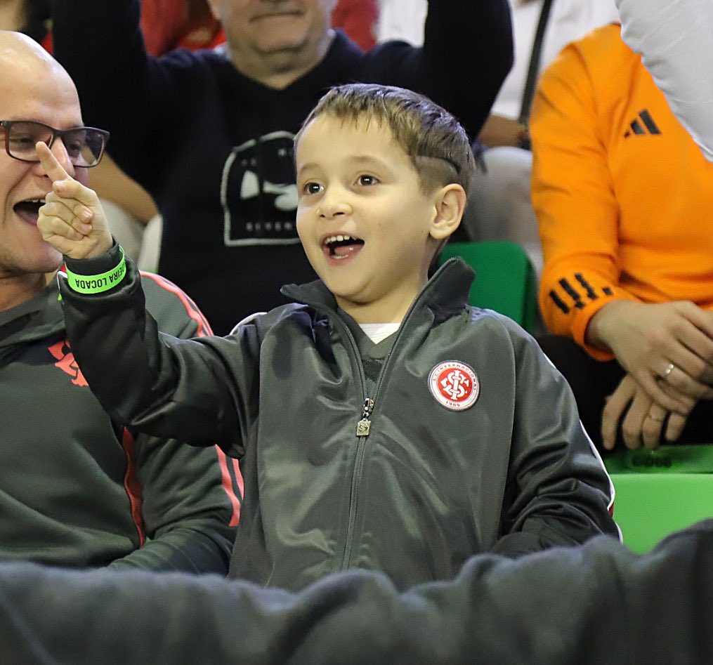SCInternacional's tweet photo. 𝐁𝐎𝐀 𝐍𝐎𝐈𝐓𝐄, torcida colorada! 🥰💤

Com o apoio de vocês, vencemos a terceira partida consecutiva e avançamos na @SudamericanaBR. Seguimos unidos, por nosso estado e nossos objetivos! ❤️

📸 Fred Colorado https://t.co/7eoRsxlylg