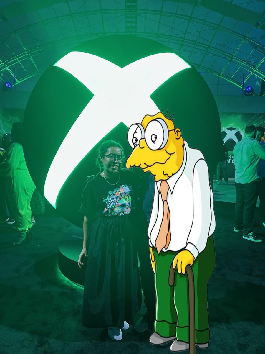 DARKSIDE11381's tweet photo. @BlessingJr @Gameonysus Why did I see this when I look at that pic? https://t.co/bLwAk4zIO0