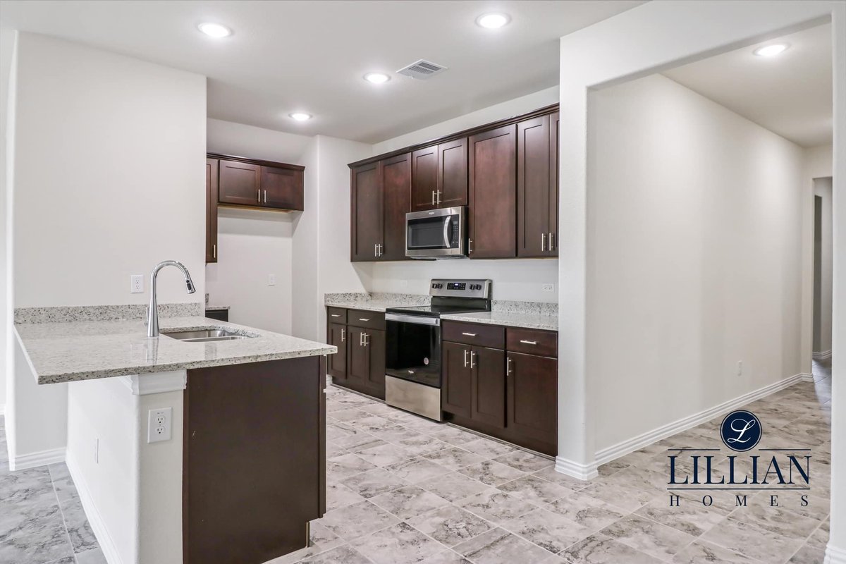 LillianCustoms's tweet photo. Priced at $319,990, you can find this beautiful home available in DeBerry Reserve, located in Royse City, TX. Enjoy community amenities including a pool, pond &amp; trails for endless outdoor fun.

📷 3269 Feller Ln, Royse City, TX 75189
4 Bed | 3 Bath | 2 Car Garage | 1,900 Sq Ft https://t.co/Q3Kc7aovLR