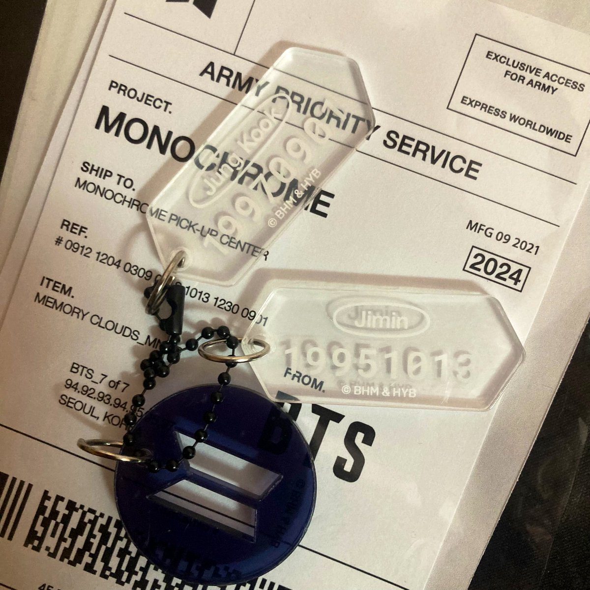 ขายเพราะมีซ้ำงับ 

พกจ จีมิน / จองกุก / โลโก้บังทัน 
(ยังไม่ลอกฟิล์ม) 

จาก 300 ให้ 260 ส่งฟรี
แถมแท็กจองกุก ถุง กระดาษ โซ่ มีครบค่ะ
#ตลาดนัดบังทัน #BTS_POPUP