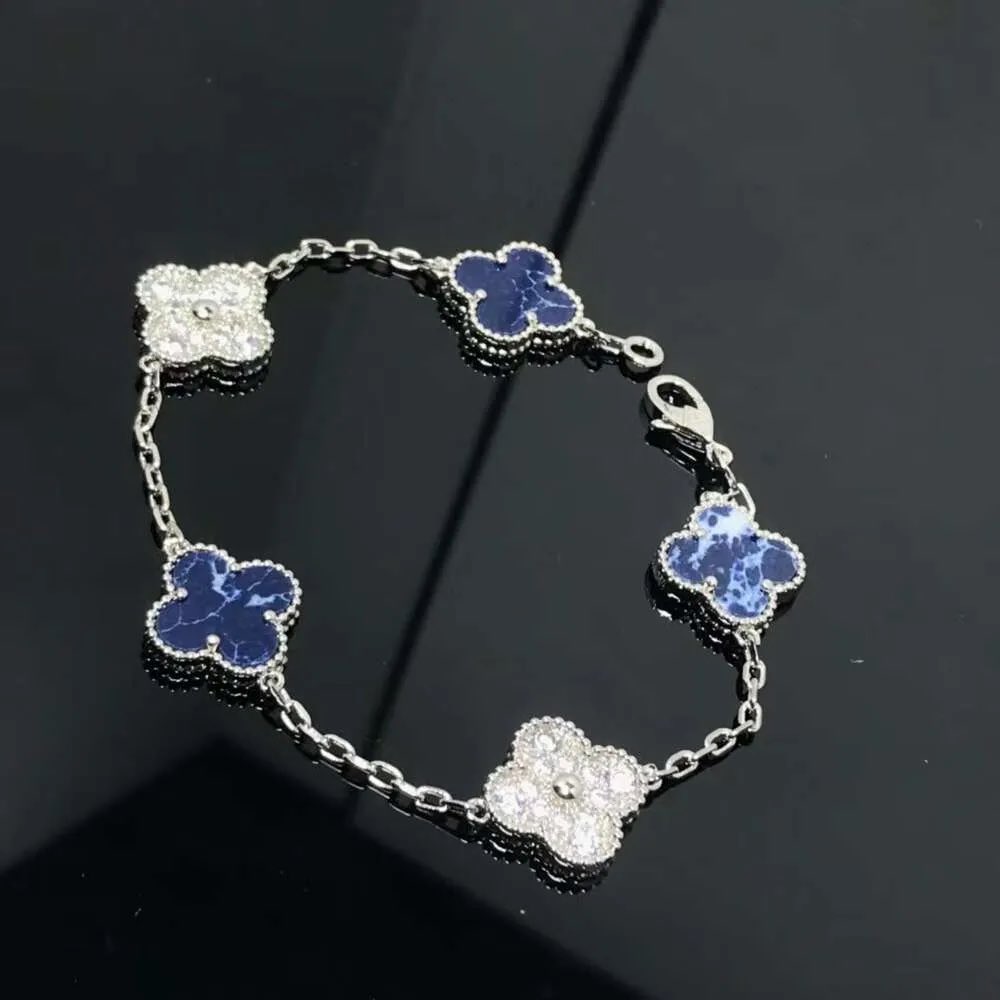 flavioamando4's tweet photo. #CanadianGP #europei #Suomi #bracelet #fashion #PakvsUSA 
vanish vanity case nail four van clover cleaf braceletNew Starry Sky High Edition Four Leaf Grass v Gold Five Flower Bracelet Peter Light Luxury Agate 
https://t.co/HbxvzwDkJS https://t.co/hb1QdpUx72