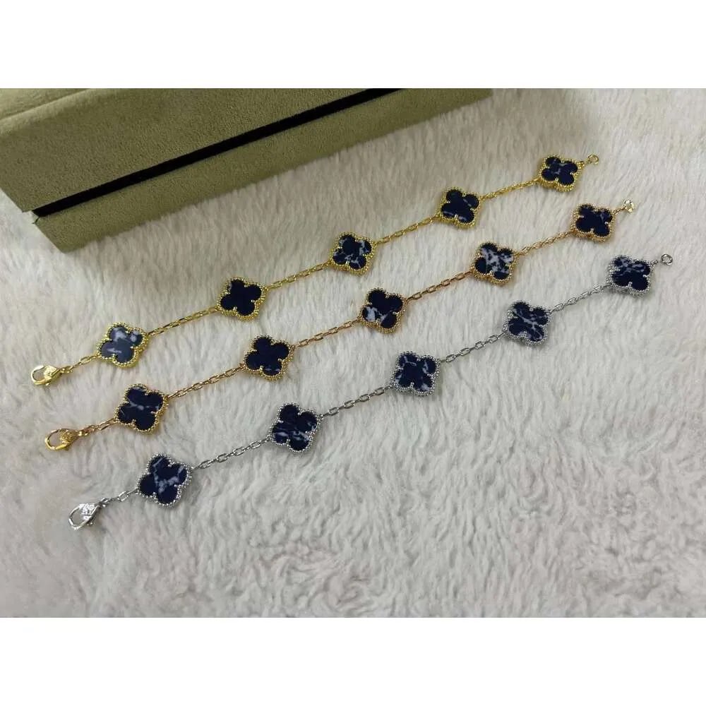 flavioamando4's tweet photo. #CanadianGP #europei #Suomi #bracelet #fashion #PakvsUSA 
vanish vanity case nail four van clover cleaf braceletNew Starry Sky High Edition Four Leaf Grass v Gold Five Flower Bracelet Peter Light Luxury Agate 
https://t.co/HbxvzwDkJS https://t.co/hb1QdpUx72