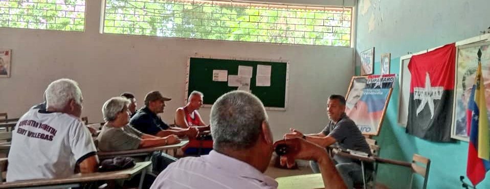 🔴⚫ Desde el Mpio Montalbán del Estado <a href="/CaraboboMrt_2/">Oficial Carabobo Mrt</a> se realizó reunión encabezada por <a href="/Tupa_Esteban/">Esteban Fernández</a> Secretario de Organización Nacional junto a nuestra Militancia en pro de orientar el trabajo colectivo de nuestra organización.

<a href="/NicolasMaduro/">Nicolás Maduro</a>