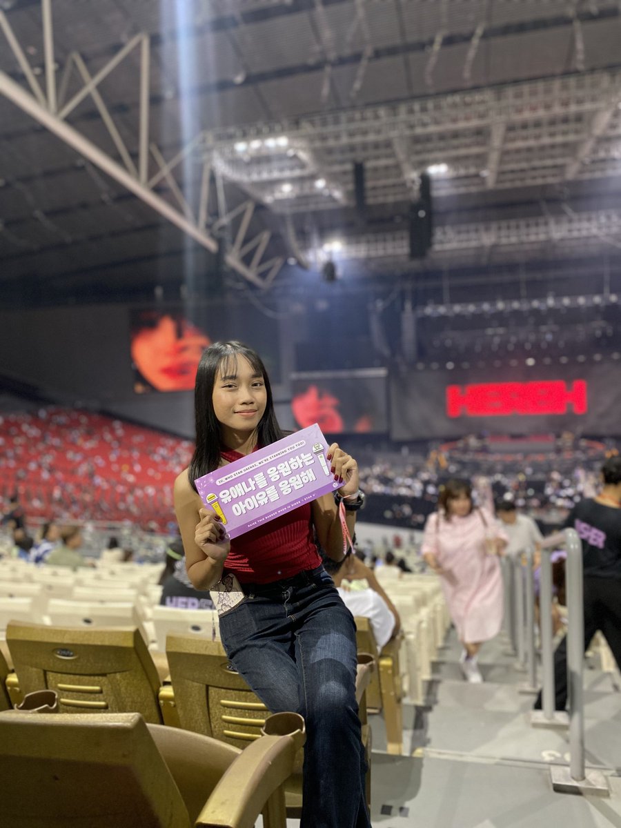laseuldelune's tweet photo. I'm stanning, just stanning you ✨️

@_IUofficial , thank you our dearest darling 💜 https://t.co/uTtJixKkVn